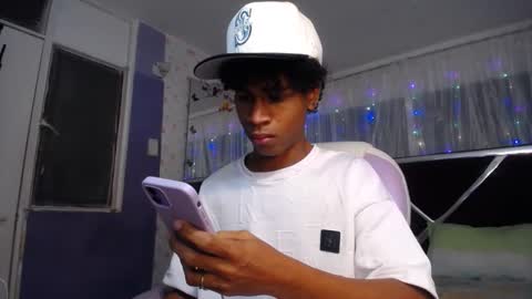 Snapshot of santy_bigcock_01 chatting on 7, 4, 2026 santy online show from 7, 4, 2026
