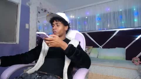 Snapshot of santy_bigcock_01 chatting on 13, 4, 2026 santy online show from 13, 4, 2026