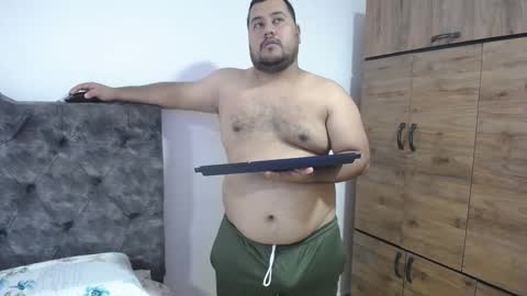 Snapshot of santy_gold chatting on 12, 9, 2025 Santiago online show from 12, 9, 2025