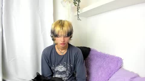 Snapshot of santy_kitty chatting on 4, 12, 2024 kitty online show from 4, 12, 2024