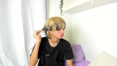 Snapshot of santy_kitty chatting on 22, 12, 2024 kitty online show from 22, 12, 2024