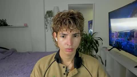 Snapshot of santy_kitty chatting on 23, 9, 2025 kitty online show from 23, 9, 2025