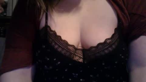 Snapshot of sapphirefoxx96 chatting on 3, 12, 2025 Sapphirefoxx online show from 3, 12, 2025