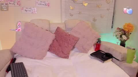 Sara Crowe online show from 12, 2, 2026