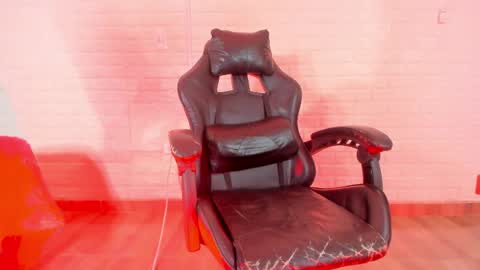 Snapshot of sara_love_1 chatting on 22, 5, 2026 Sara Love online show from 22, 5, 2026