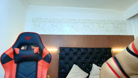 Sarax lux online show from 4, 3, 2026