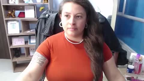 sara_thonson_ online show from 19, 2, 2025