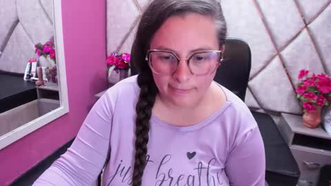 sara_thonson_ online show from 2, 10, 2025