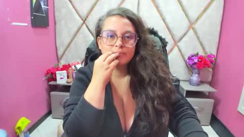 sara_thonson_ online show from 3, 2, 2026