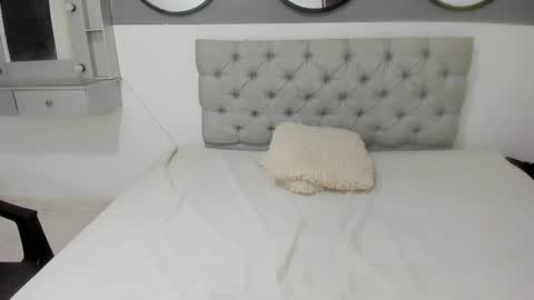 sara_valentina2 online show from 9, 1, 2025