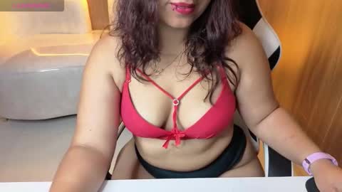 Snapshot of saraah_tx chatting on 24, 9, 2025 Online 800 to 1400 online show from 24, 9, 2025