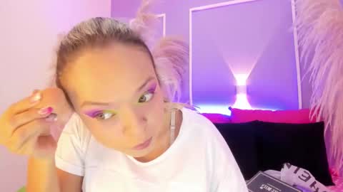 SaraAvila  online show from 17, 10, 2025