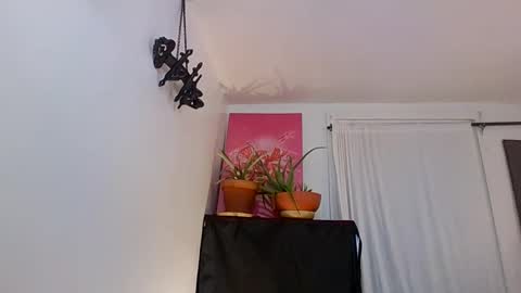 Sara Desire online show from 3, 2, 2025