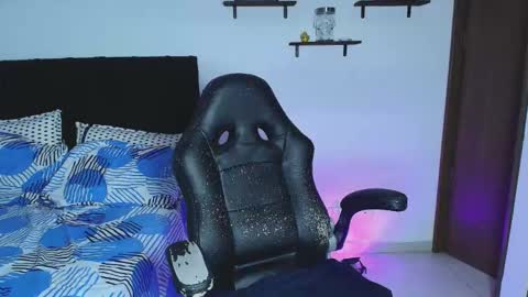 Snapshot of saraevil chatting on 24, 10, 2025 Sara online show from 24, 10, 2025