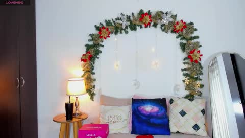 Snapshot of sarah__cinnamon chatting on 19, 12, 2025 sarah cinnamon online show from 19, 12, 2025