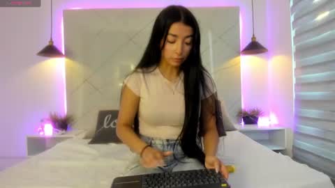 sarah_collens_ online show from 14, 7, 2026