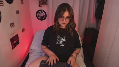 Snapshot of sarah_cuteeyes chatting on 21, 4, 2026 Sara online show from 21, 4, 2026