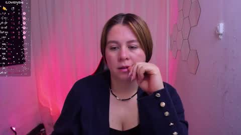 Snapshot of sarah_t_ chatting on 3, 2, 2026 Sarah online show from 3, 2, 2026