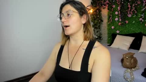 Sarah Deyvis online show from 14, 11, 2025