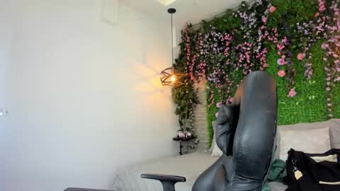 Sarah Deyvis online show from 6, 1, 2026