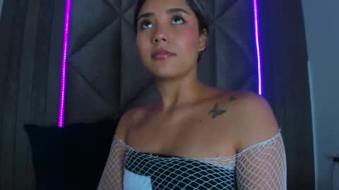 Snapshot of sarahevans__ chatting on 6, 3, 2025 Sarah Evans online show from 6, 3, 2025