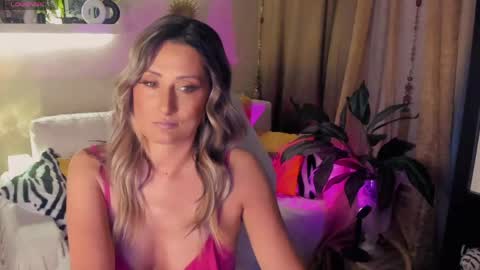 Divine Sarah NONUDE model online show from 17, 5, 2026