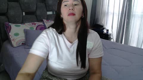 Snapshot of sarahott_1 chatting on 11, 4, 2026 Lia online show from 11, 4, 2026