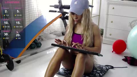 sarahraiynex online show from 26, 3, 2026