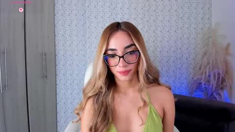 Snapshot of sarajonesxxx chatting on 25, 11, 2025 Sara jones online show from 25, 11, 2025