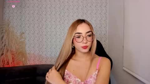 Snapshot of sarajonesxxx chatting on 1, 12, 2025 Sara jones online show from 1, 12, 2025