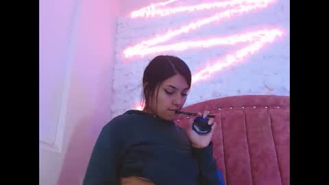 sarastonesx online show from 28, 1, 2025