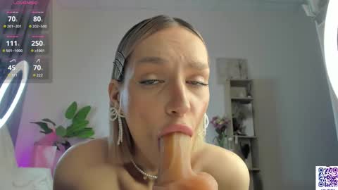 Your Selena 3 online show from 8, 3, 2026