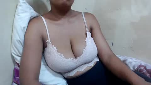 Snapshot of saronette chatting on 20, 12, 2024 saronette online show from 20, 12, 2024