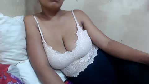 Snapshot of saronette chatting on 21, 12, 2024 saronette online show from 21, 12, 2024