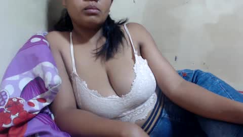 Snapshot of saronette chatting on 27, 12, 2024 saronette online show from 27, 12, 2024