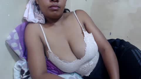Snapshot of saronette chatting on 28, 12, 2024 saronette online show from 28, 12, 2024
