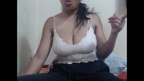 Snapshot of saronette chatting on 30, 12, 2024 saronette online show from 30, 12, 2024
