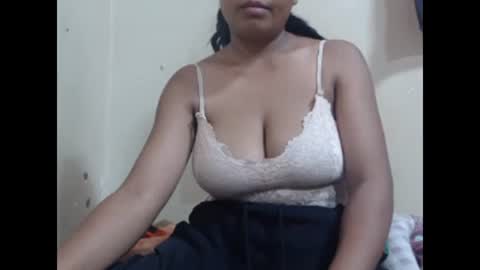 Snapshot of saronette chatting on 30, 12, 2024 saronette online show from 30, 12, 2024