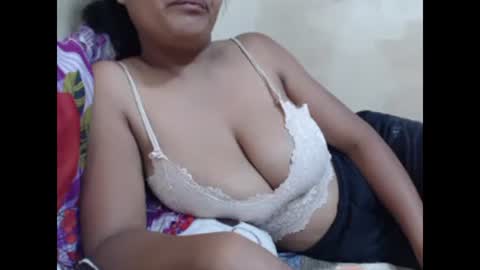 Snapshot of saronette chatting on 11, 1, 2025 saronette online show from 11, 1, 2025