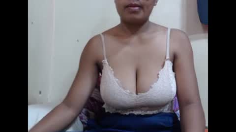 Snapshot of saronette chatting on 13, 1, 2025 saronette online show from 13, 1, 2025