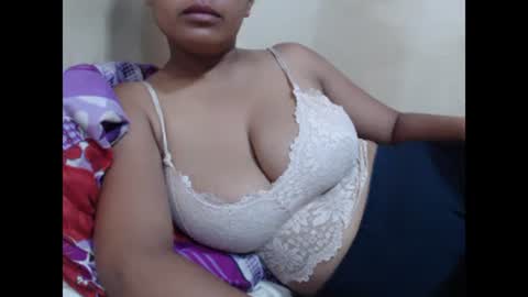 Snapshot of saronette chatting on 14, 1, 2025 saronette online show from 14, 1, 2025