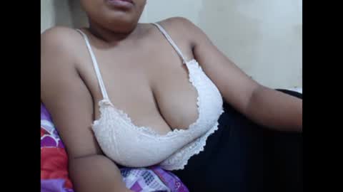 Snapshot of saronette chatting on 15, 1, 2025 saronette online show from 15, 1, 2025
