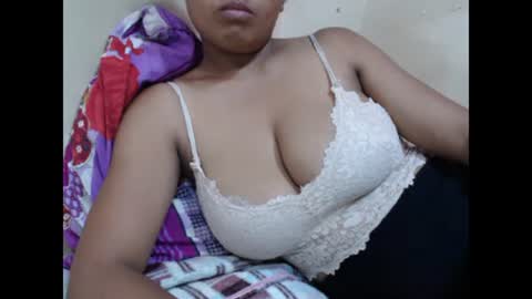 Snapshot of saronette chatting on 20, 1, 2025 saronette online show from 20, 1, 2025