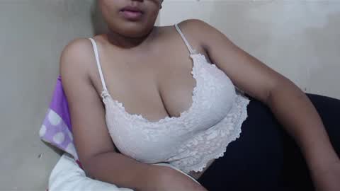 Snapshot of saronette chatting on 28, 1, 2025 saronette online show from 28, 1, 2025