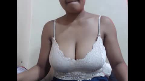 Snapshot of saronette chatting on 26, 2, 2025 saronette online show from 26, 2, 2025