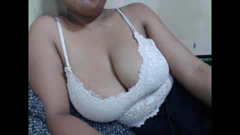 Snapshot of saronette chatting on 11, 3, 2025 saronette online show from 11, 3, 2025