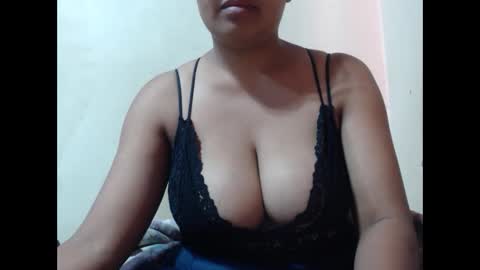 Snapshot of saronette chatting on 2, 10, 2025 saronette online show from 2, 10, 2025