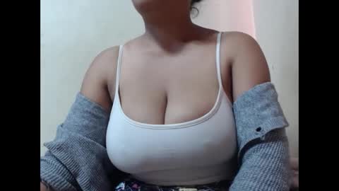 Snapshot of saronette chatting on 13, 10, 2025 saronette online show from 13, 10, 2025