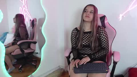 sashajones06 online show from 16, 1, 2025