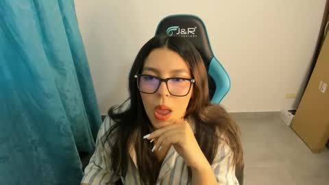 Snapshot of sashanova21 chatting on 1, 11, 2025 sashanova21 online show from 1, 11, 2025